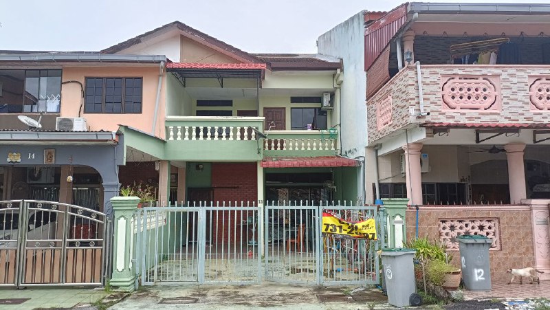 Double Storey Terrace  Taman Bayu , Teluk Kemang - photo 1
