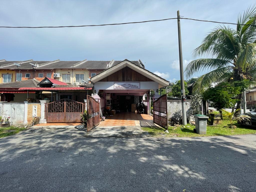 CORNER Double Storey Terrace Taman Eka Matahari
