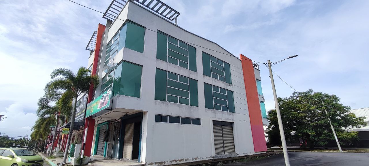 Endlot Three Storey Shophouse with Double Frontage