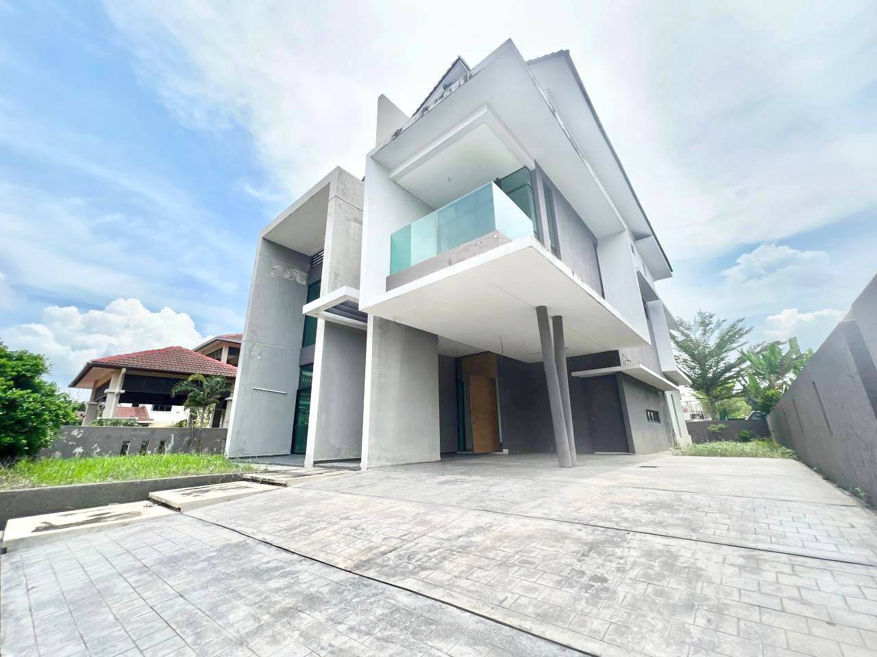 Bungalow, Taman Universiti, Bangi - photo 3