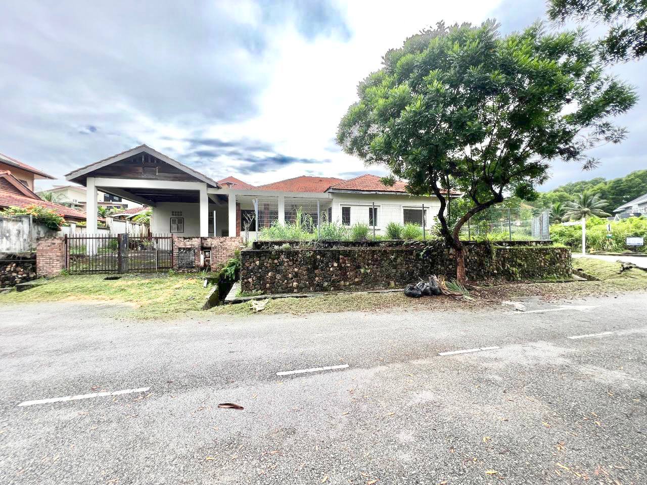 Single Storey Bungalow, Jalan Cecawi - photo 2