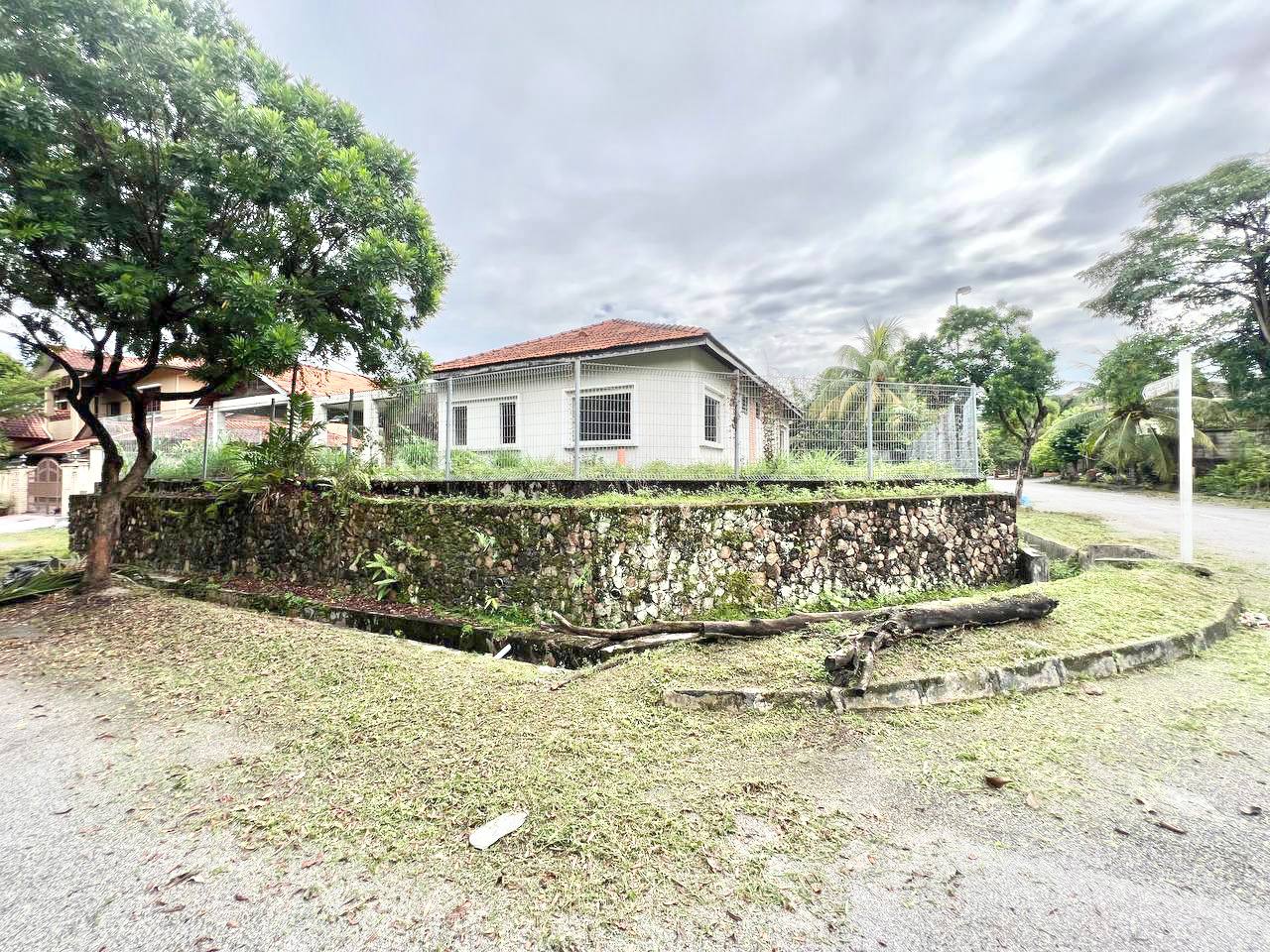 Single Storey Bungalow, Jalan Cecawi - photo 3
