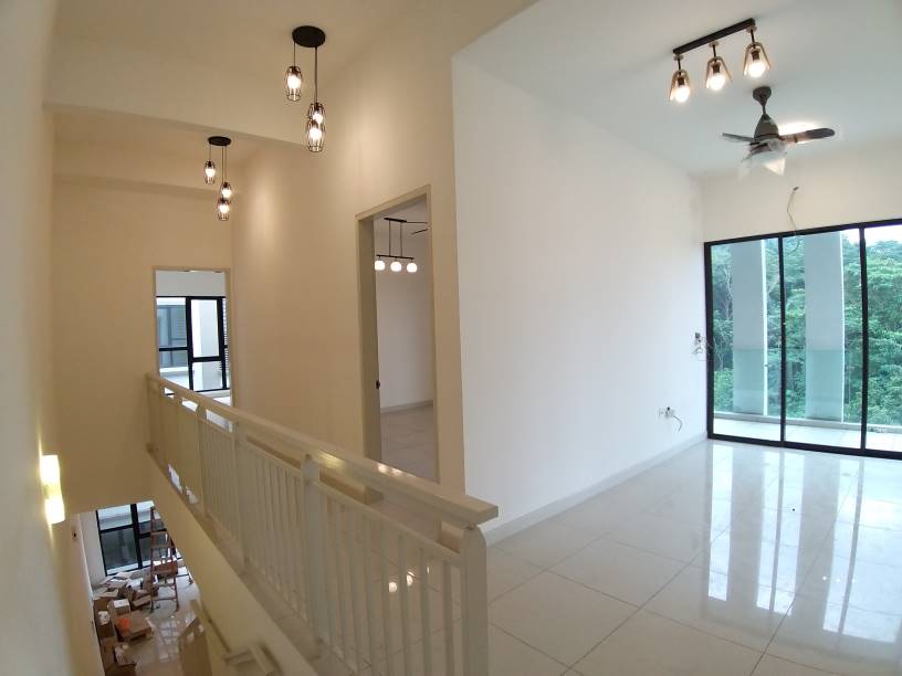NEW UNIT RENOVATED 3 STOREY LANDED PUCHONG - photo 2