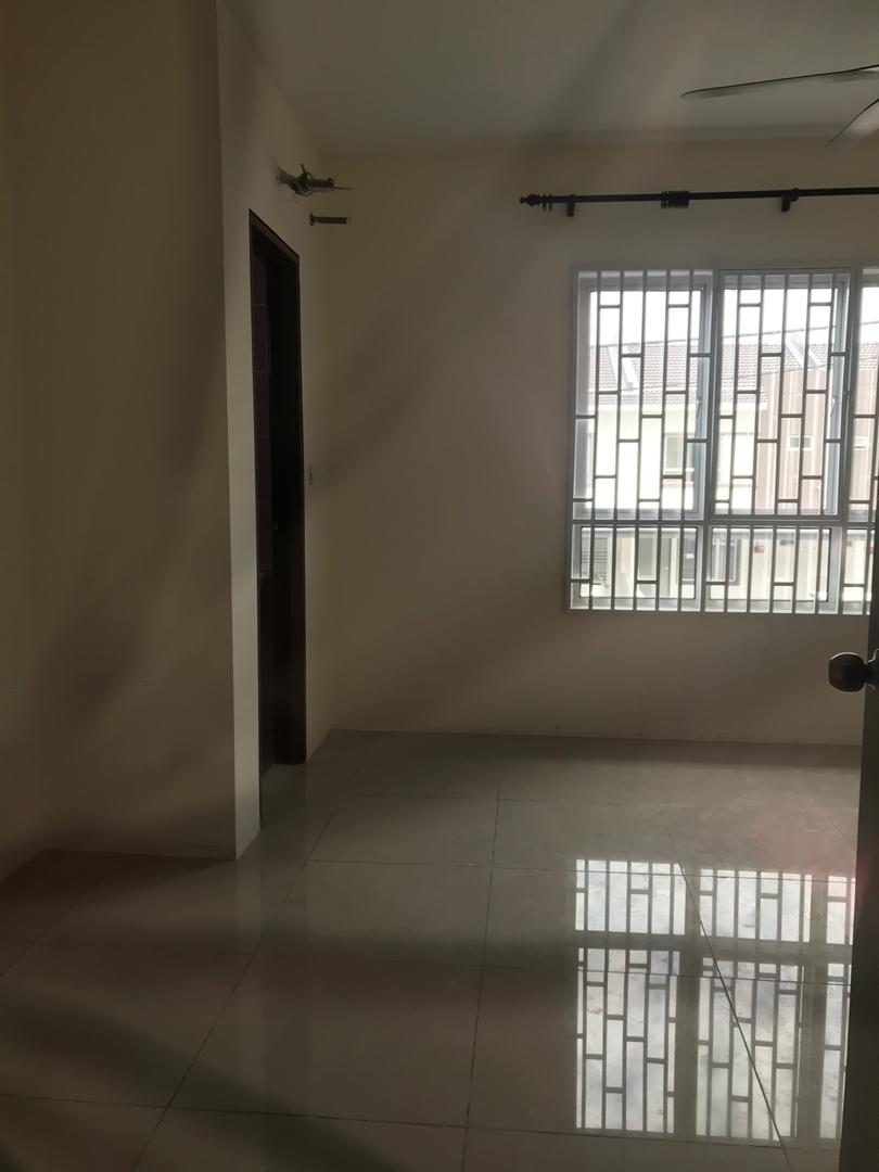 TERRACE DOUBLE STOREY PUNCAK ALAM FOR RENT - photo 2