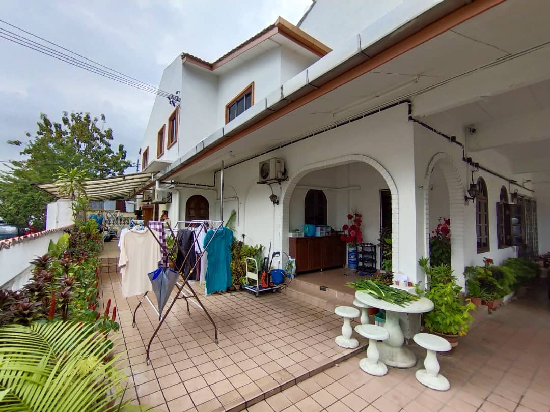 loh corner taman bukit maluri - photo 2