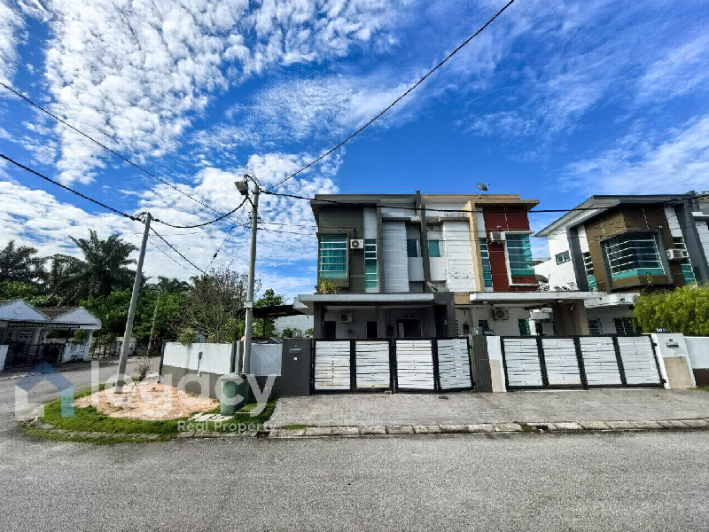 Rumah Corner Lot Semi-D Cluster 2 Tingkat untuk Dijual  Peluang Emas untuk Dimiliki!