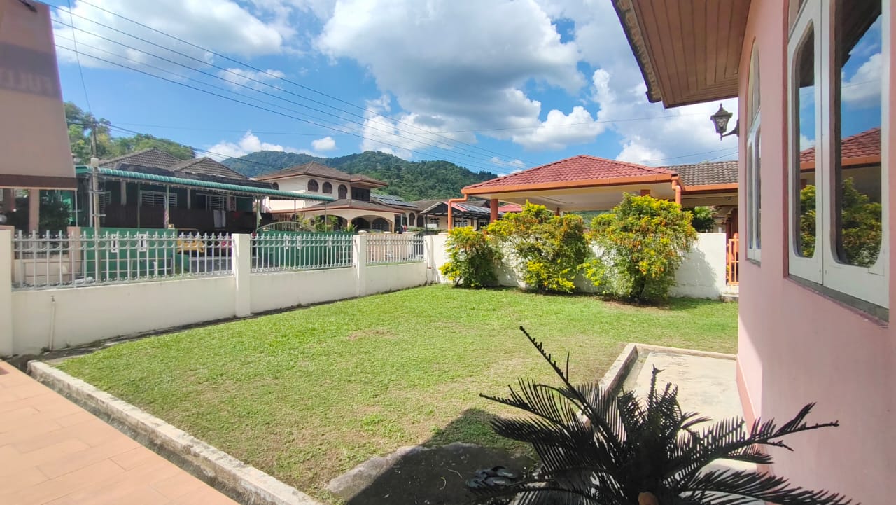 Well Maintain Single Storey Bungalow Bukit Meru - photo 2