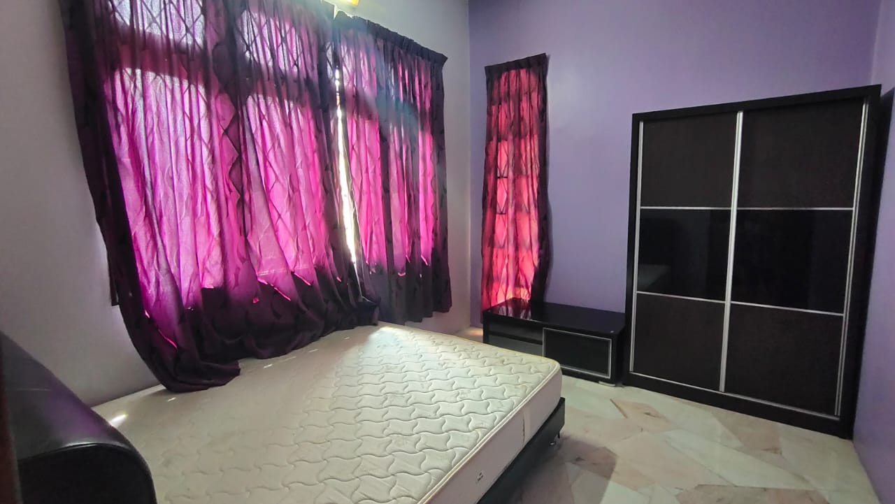 Well Maintain Single Storey Bungalow Bukit Meru - photo 8