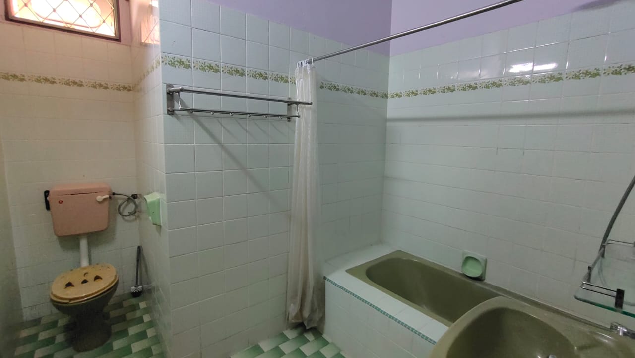 Well Maintain Single Storey Bungalow Bukit Meru - photo 9