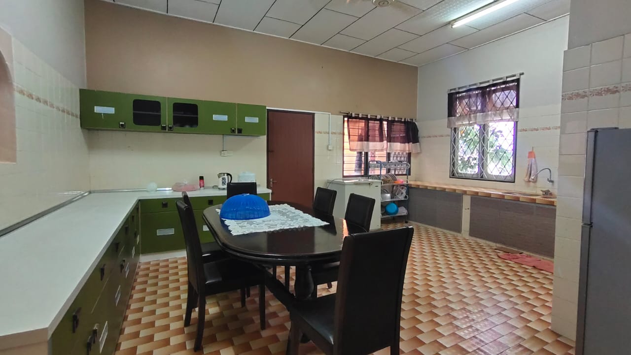 Well Maintain Single Storey Bungalow Bukit Meru - photo 10