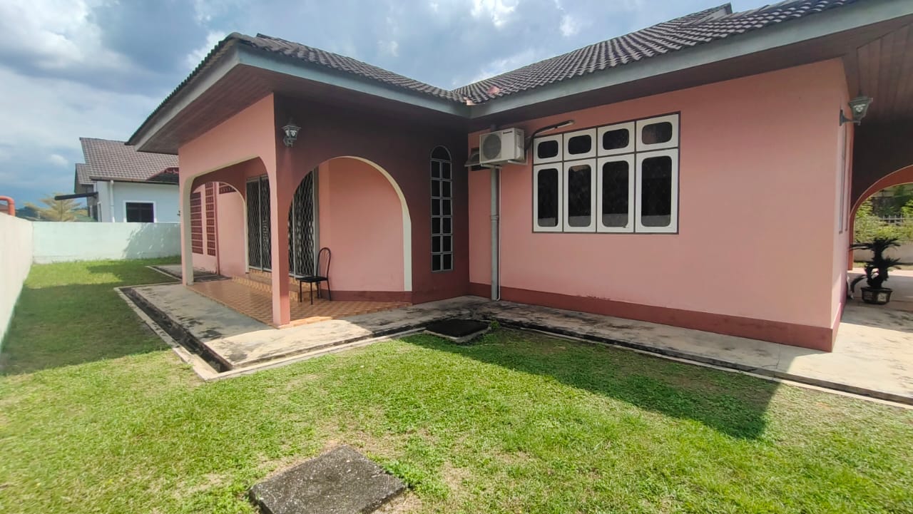 Well Maintain Single Storey Bungalow Bukit Meru - photo 12