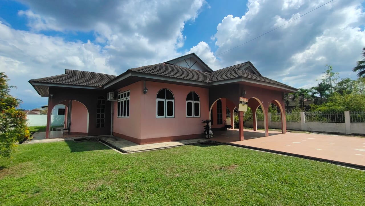 Well Maintain Single Storey Bungalow Bukit Meru - photo 13
