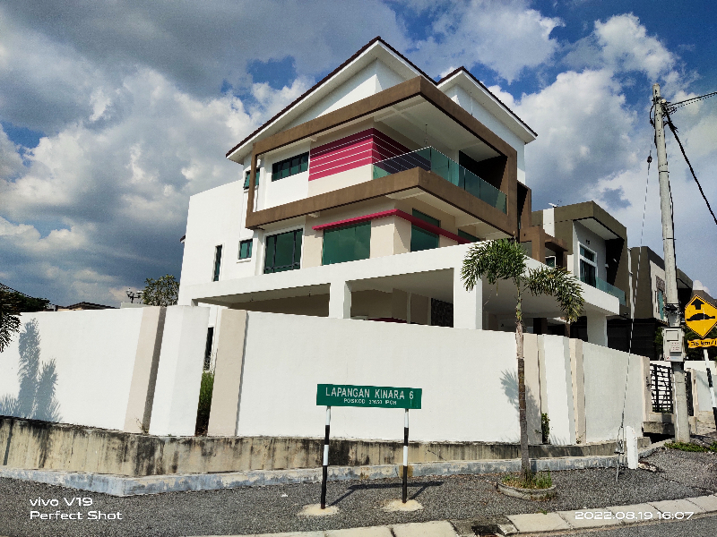 3 Storey Corner Bungalow, Kinara Parview - photo 2