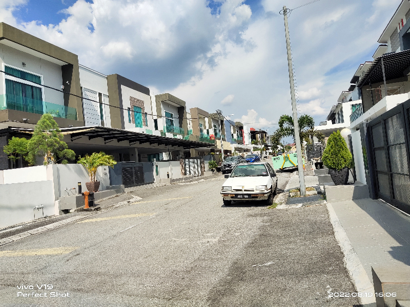 3 Storey Corner Bungalow, Kinara Parview - photo 3