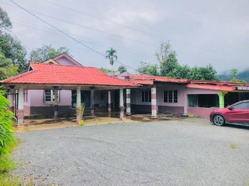 Tanah berserta rumah 3 pintu dan kedai - photo 2