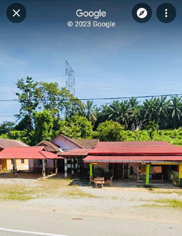 Tanah berserta rumah 3 pintu dan kedai - photo 3
