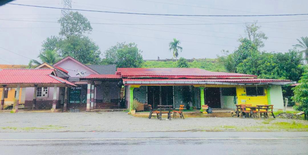 Tanah berserta rumah 3 pintu dan kedai - photo 10