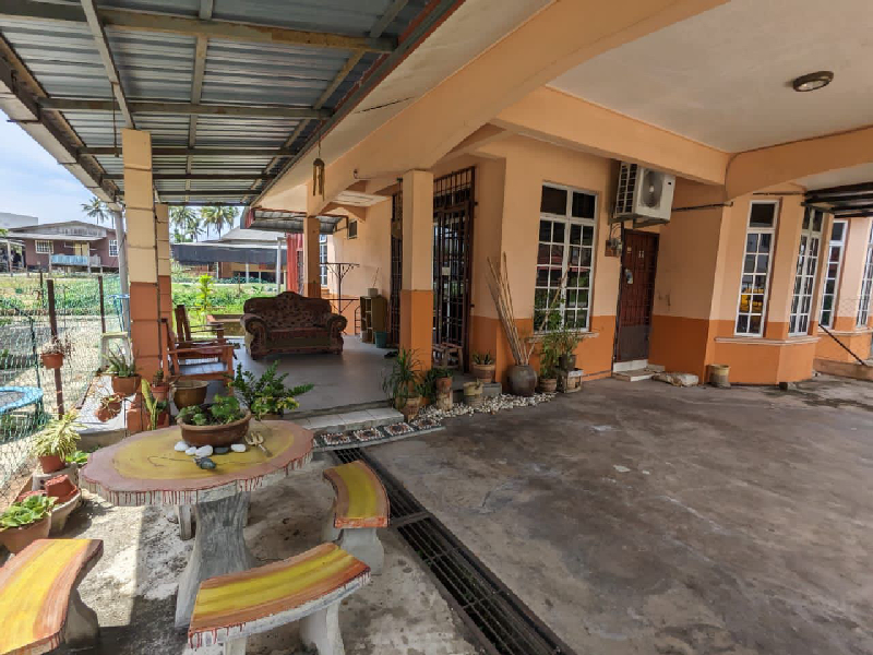 RUMAH SEMI D dua tingkat gong badak terengganu - photo 2