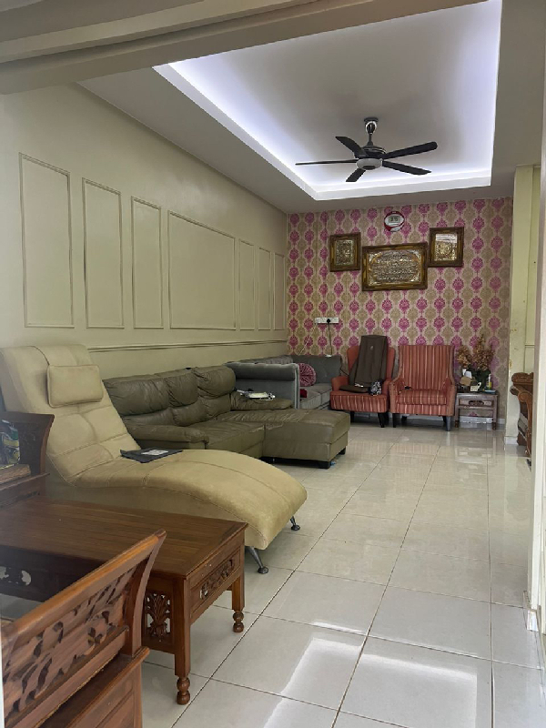CANTIK Rumah Teres Setingkat Taman batu hitam - photo 2