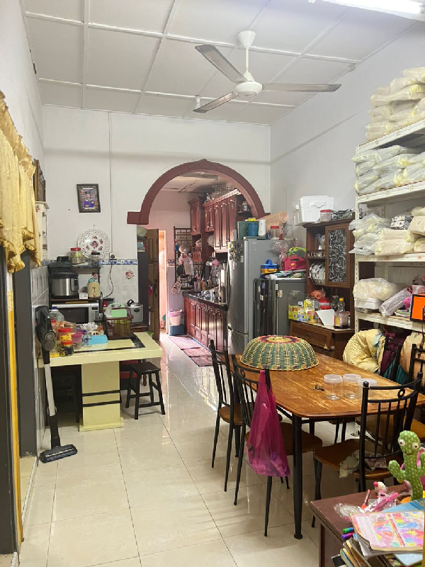 CANTIK Rumah Teres Setingkat Taman batu hitam - photo 10