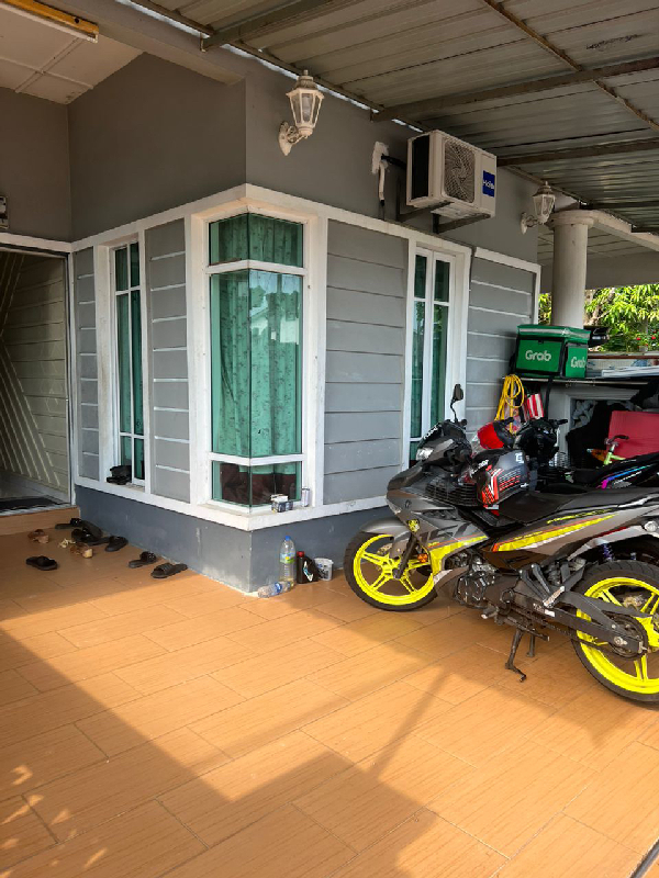 CANTIK Rumah Teres Setingkat Taman batu hitam - photo 11