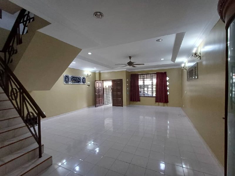 Rumah cantik Teres 2 Tingkat Taman Mahkota . (Renovated) - photo 2