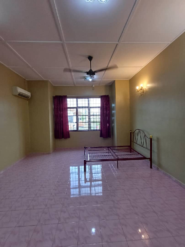 Rumah cantik Teres 2 Tingkat Taman Mahkota . (Renovated) - photo 5