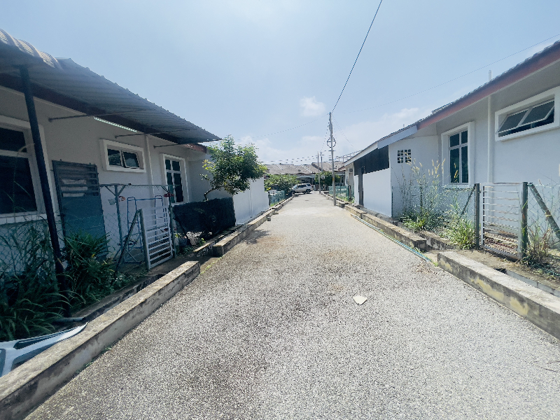 RUMAH TERES SETINGKAT KEMPADANG BAY (Facing Open) - photo 9