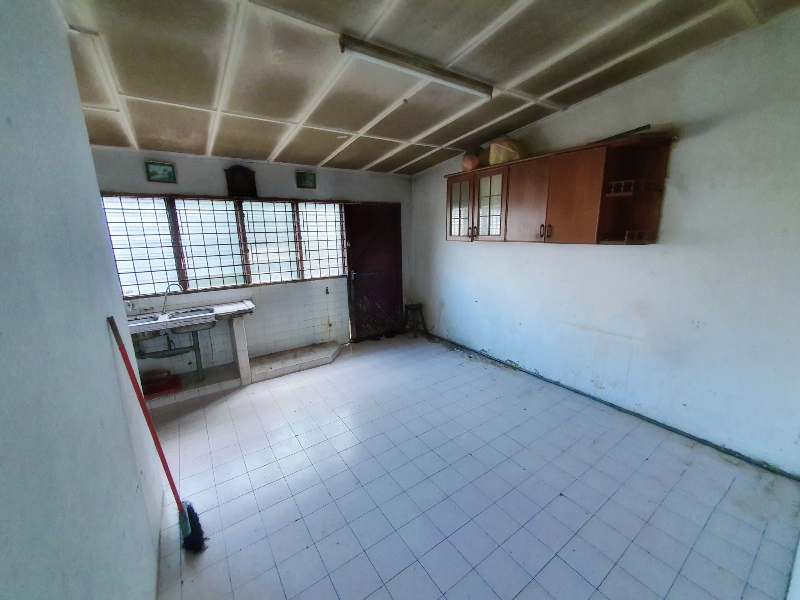 Rumah Teres Setingkat End Lot Taman Tas Open Title - photo 2