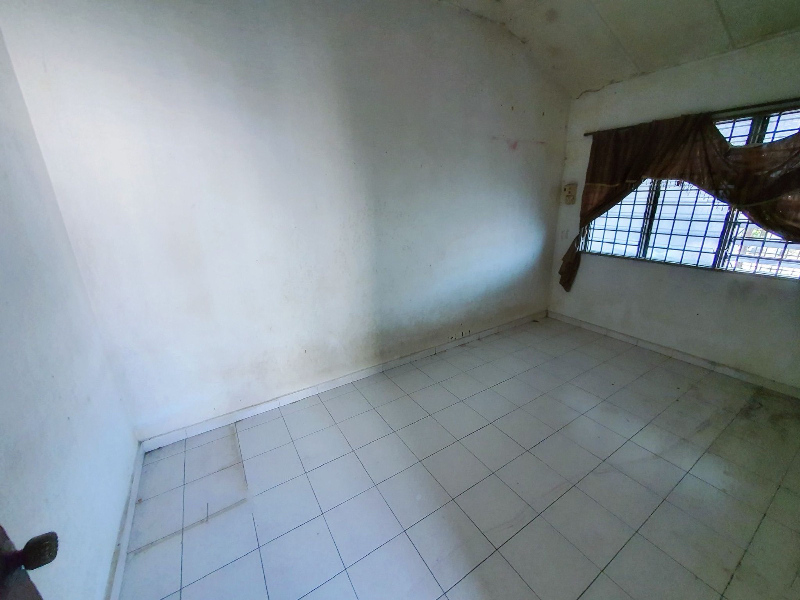 Rumah Teres Setingkat End Lot Taman Tas Open Title - photo 3