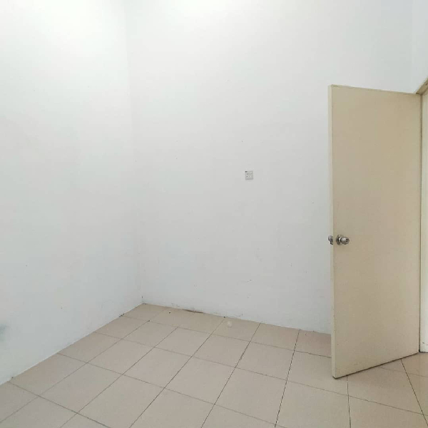 turun harga , Rumah Teres Setingkat.. Unit tengah - photo 3