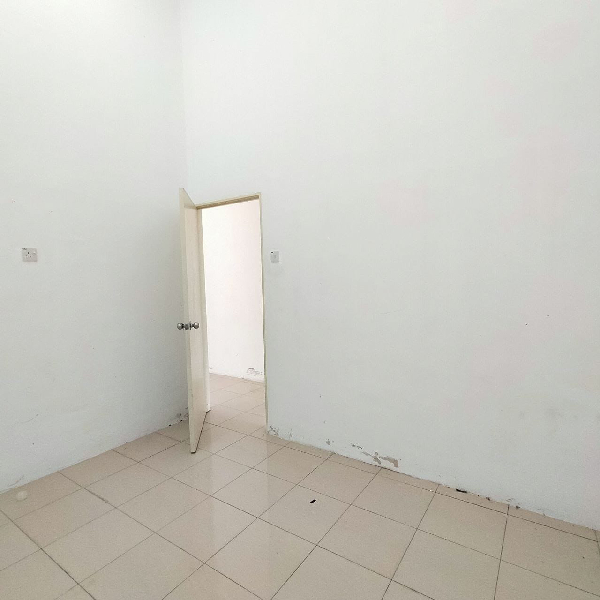 turun harga , Rumah Teres Setingkat.. Unit tengah - photo 5