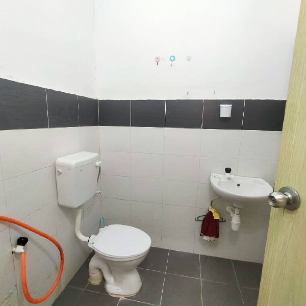 turun harga , Rumah Teres Setingkat.. Unit tengah - photo 9