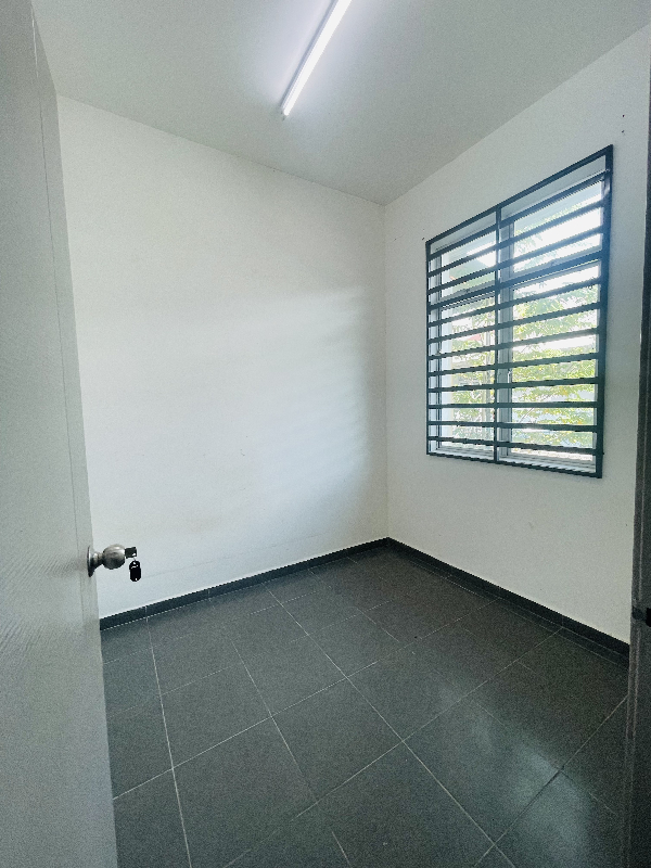 RUMAH TERES SETINGKAT KEMPADANG BAY (Facing Open) - photo 9