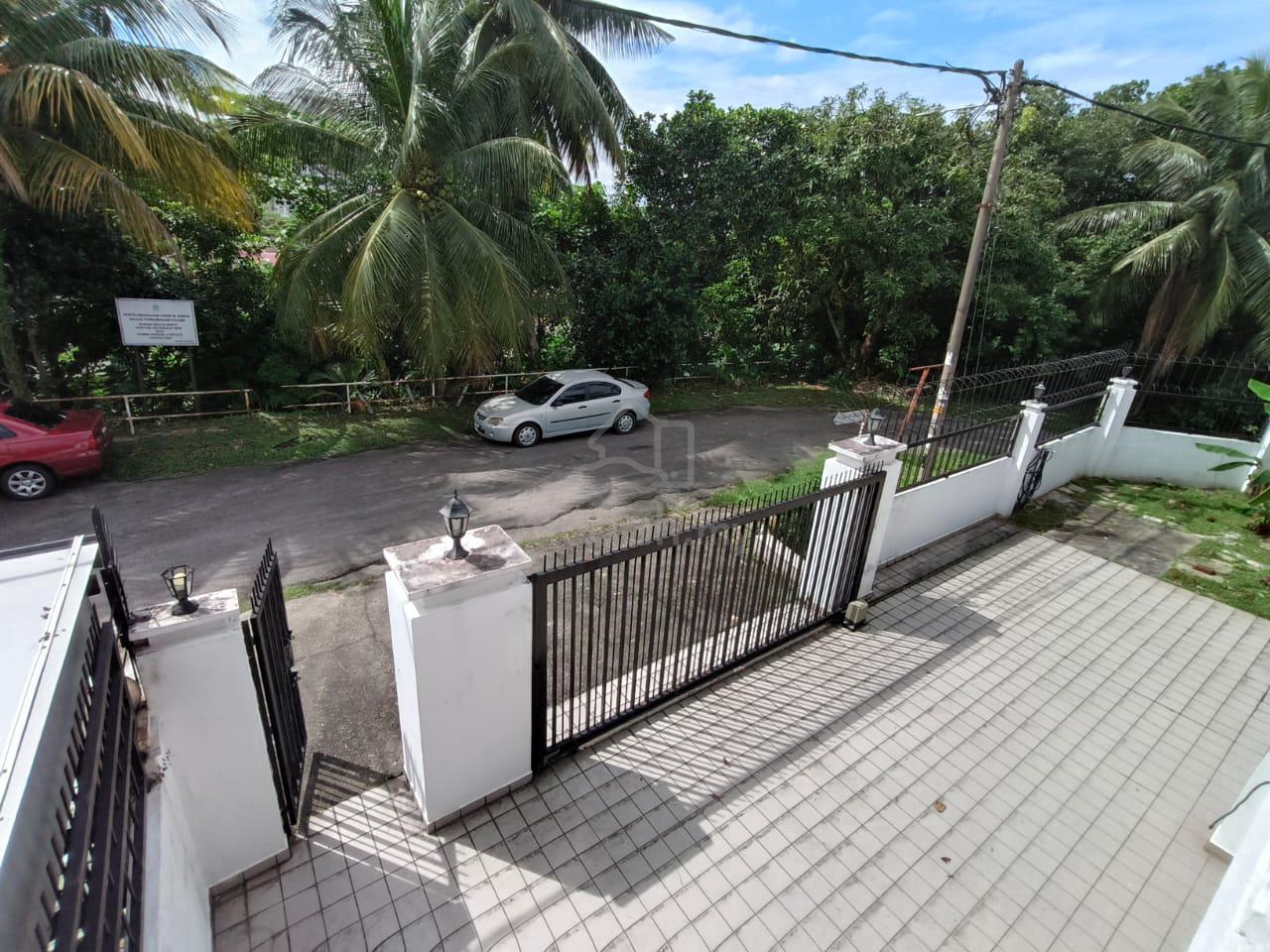 Cheras 2sty Corner E ...