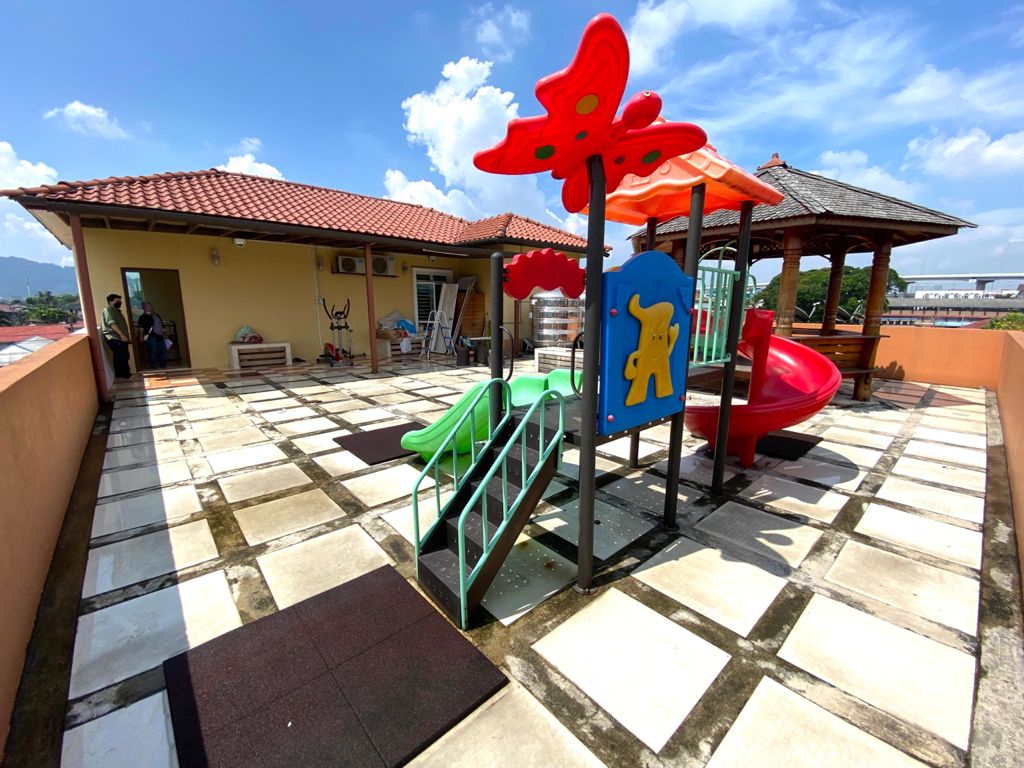 BaNGLo FuLLy RENoVaTED Kg MeLaYU AMPaNG BuMi LoT - photo 2