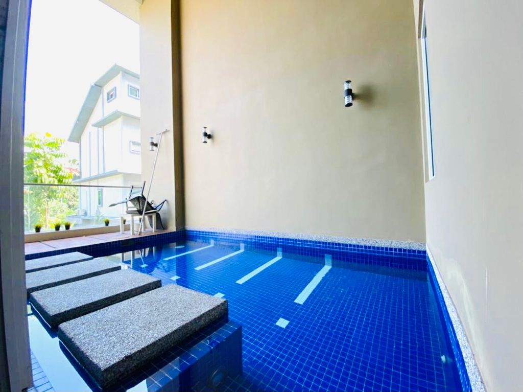 CoRNER LOT 4 StOREy SEMI D The RaFFLeSiA HuGE LaND - photo 3