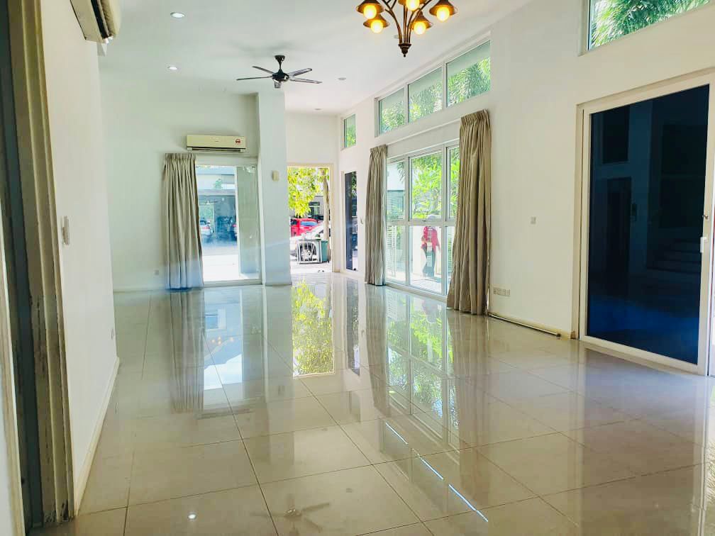 ThE RaFFLeSia DaMaNSaRa PeRDaNa WitH PriVaTE LiFT - photo 3