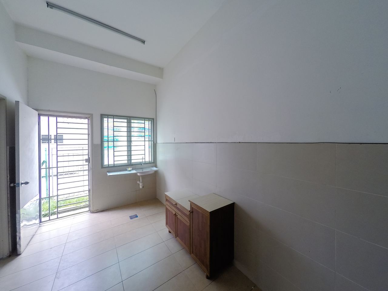 2Sty NON BUMI LOT House BANDAR SAUJANA PUTRA SP3 P - photo 8