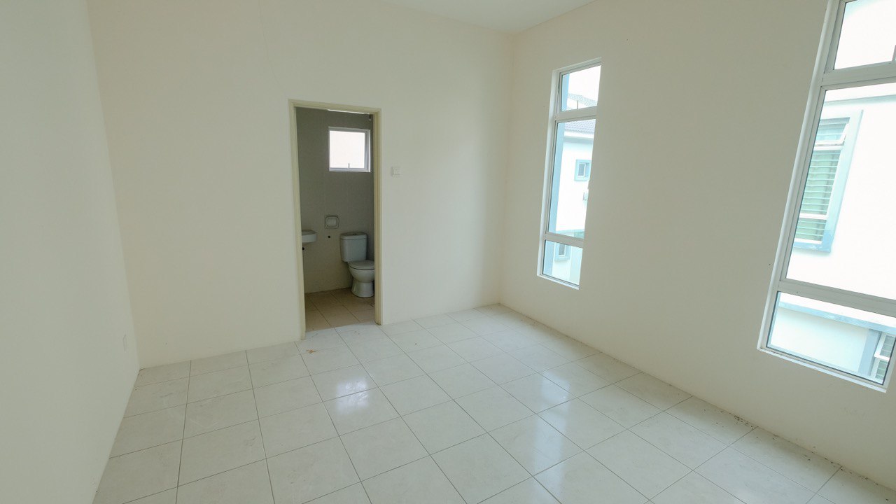 2STY SEMI-D ROYAL GARDEN BANDAR SAUJANA PUTRA - photo 4