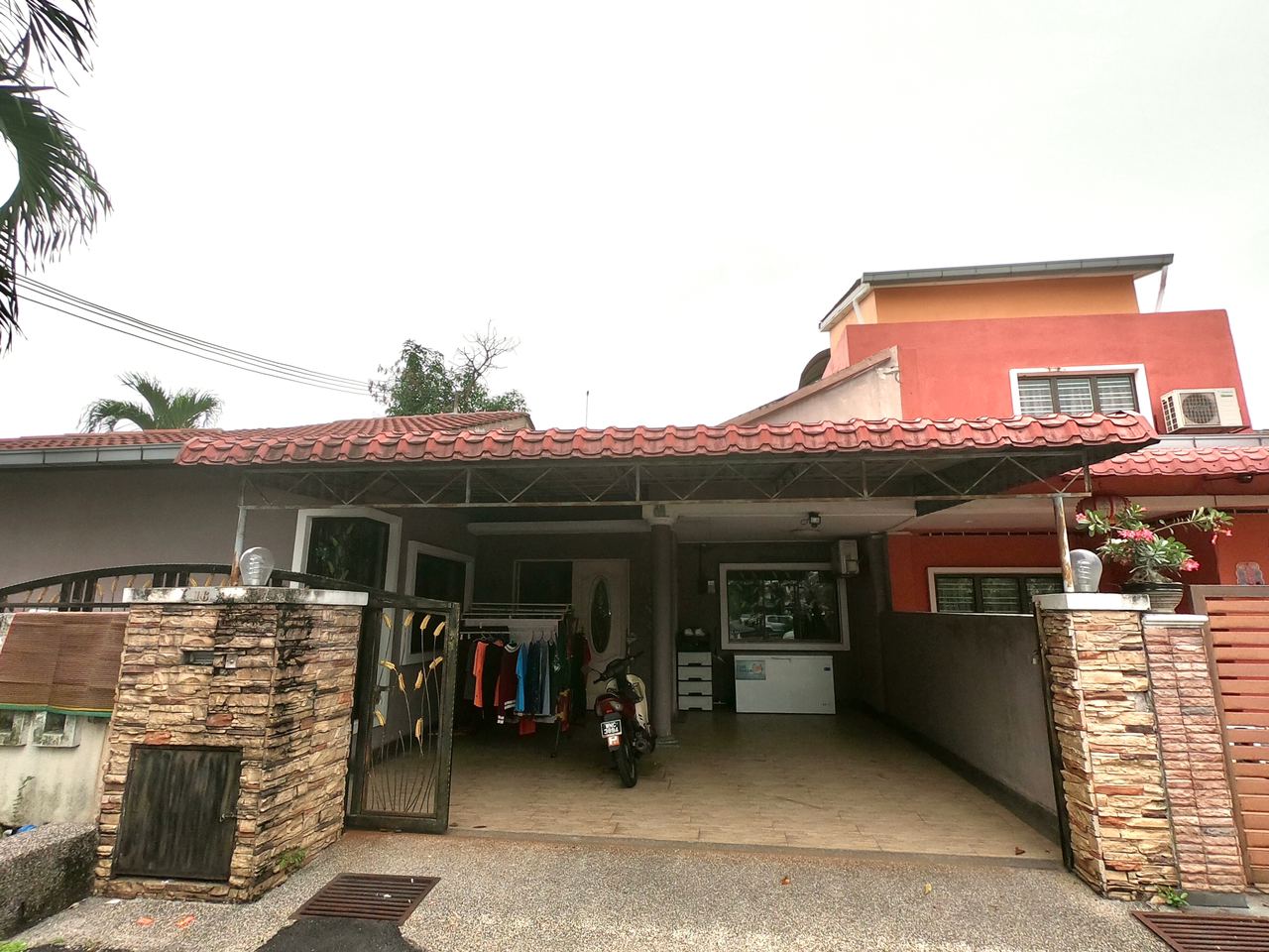 CORNER LOT Single Storey Terrace Taman Kinrara 1, - photo 1