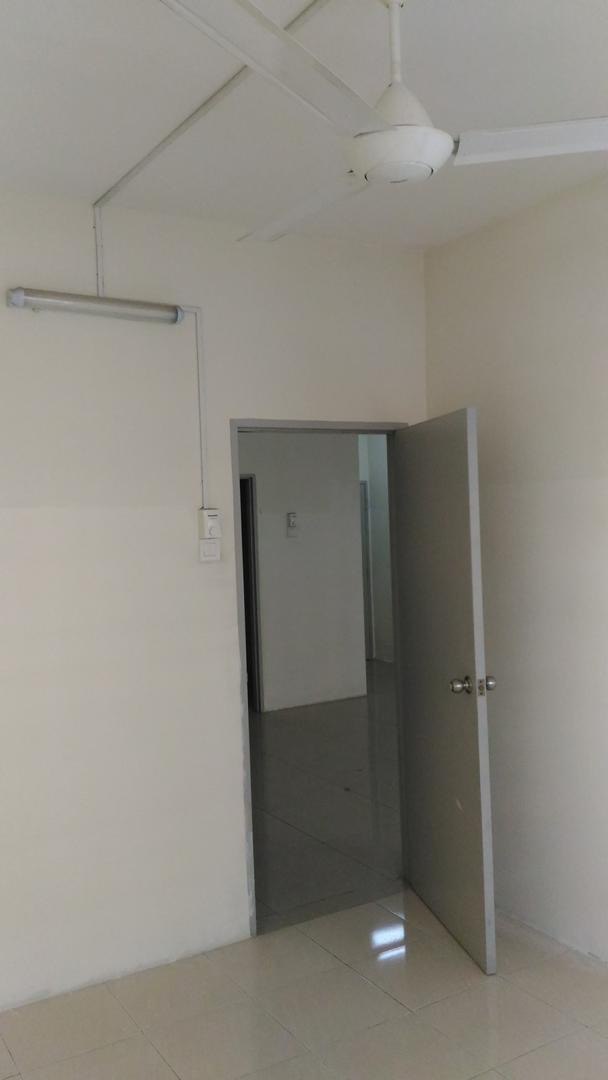 Partly Furnish Mutiara Anggerik BlokB  Shah Alam - photo 5
