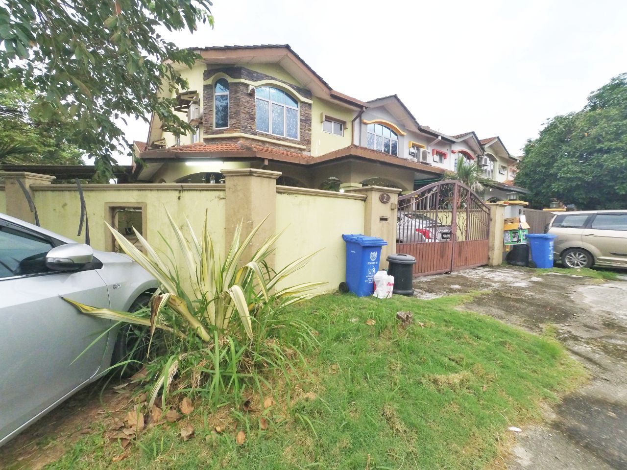2 Sty Corner Lot Taman Puteri Subang Seksyen U5 - photo 1