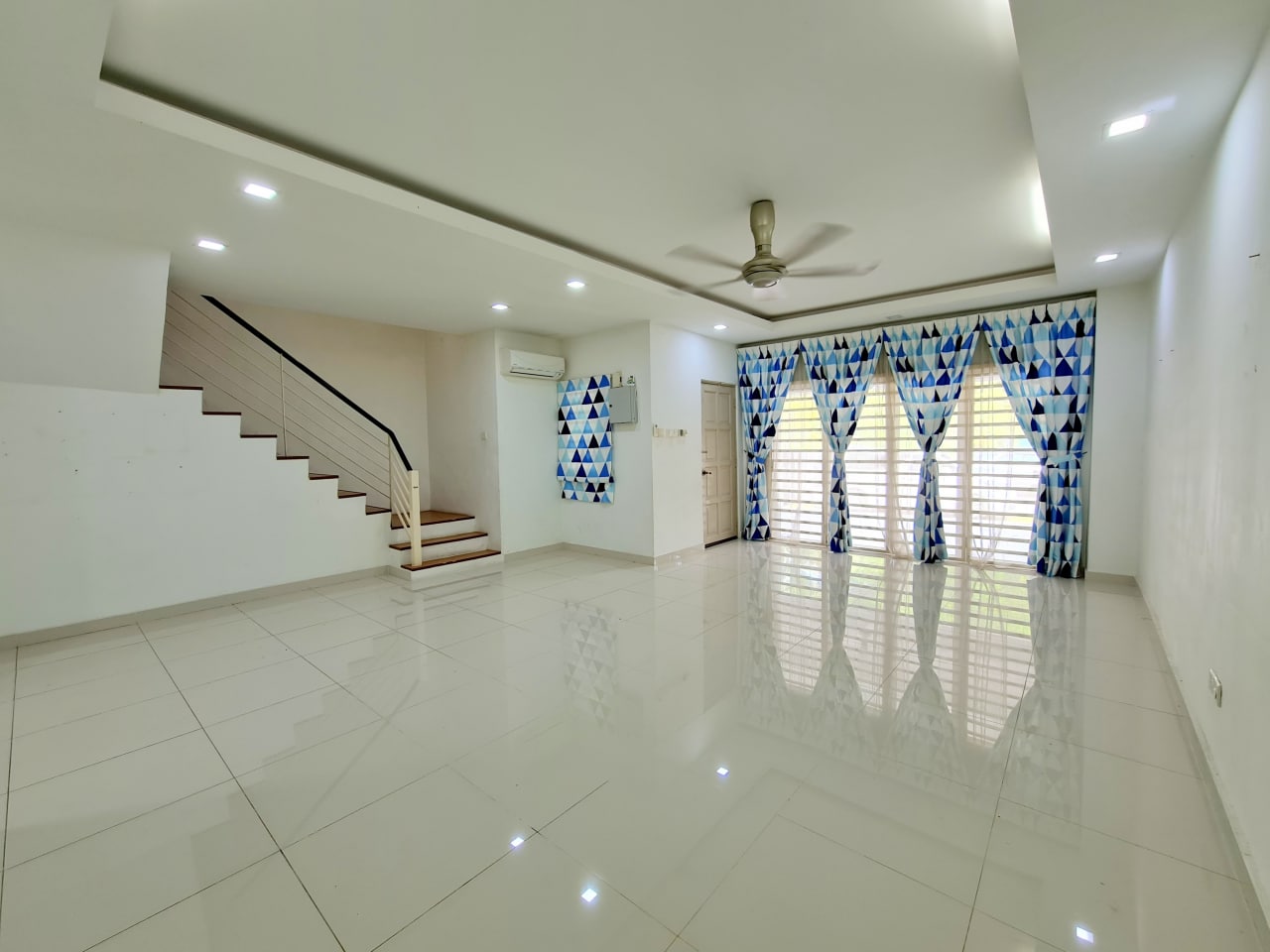 RENOVATED  FURNISHED Tadisma Seksyen13 Shah Alam - photo 2