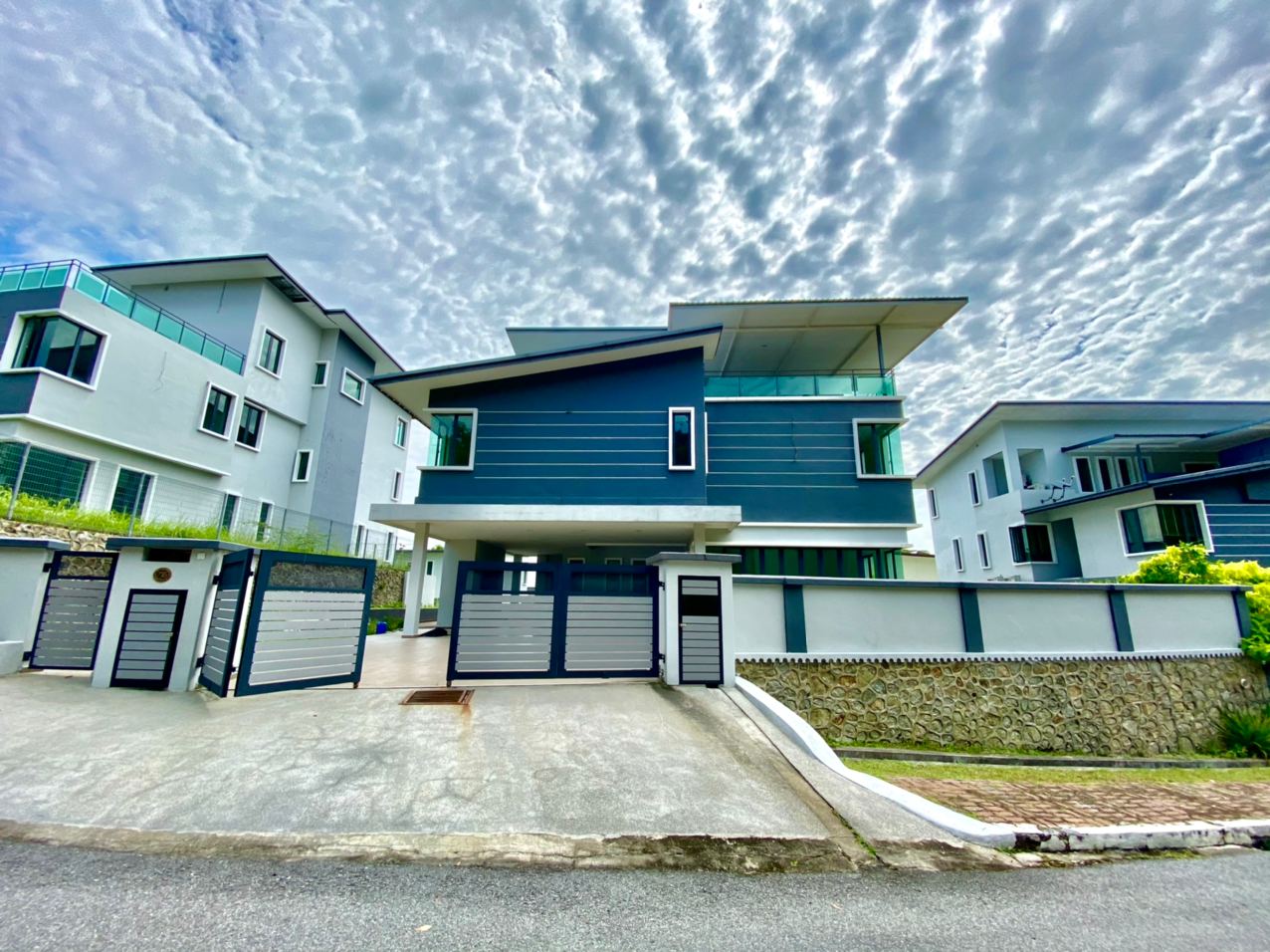 NEW 3 Storey Banglo Monterez Golf Resort Shah Alam