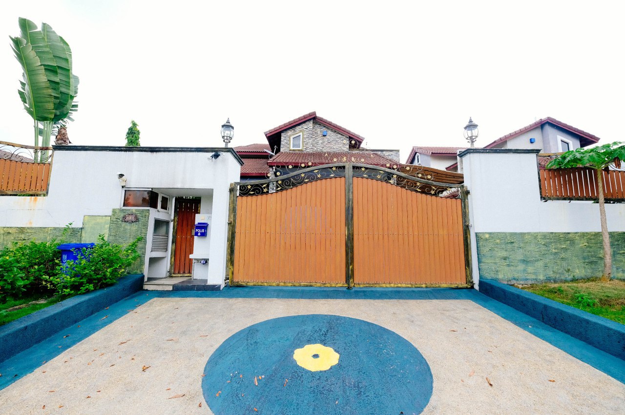 2 STOREY BUNGALOW WITH OFFICE SPACE Subang Bestari - photo 1