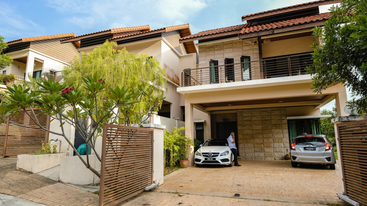Malay Reserved 3STOREY CORNER SEMI D KIARA VIEW - photo 1