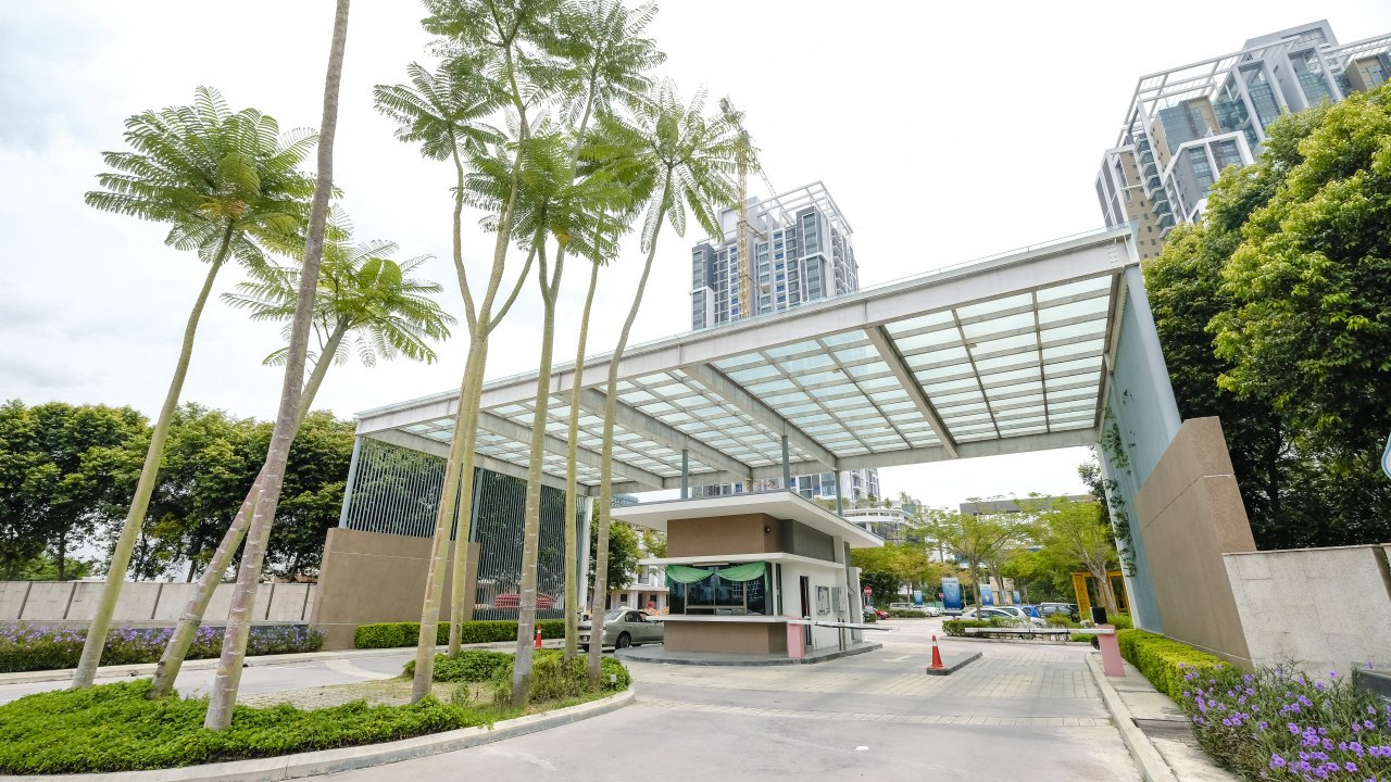 CORNER LOT 3 Sty Lake Point  Residence CYBERJAYA