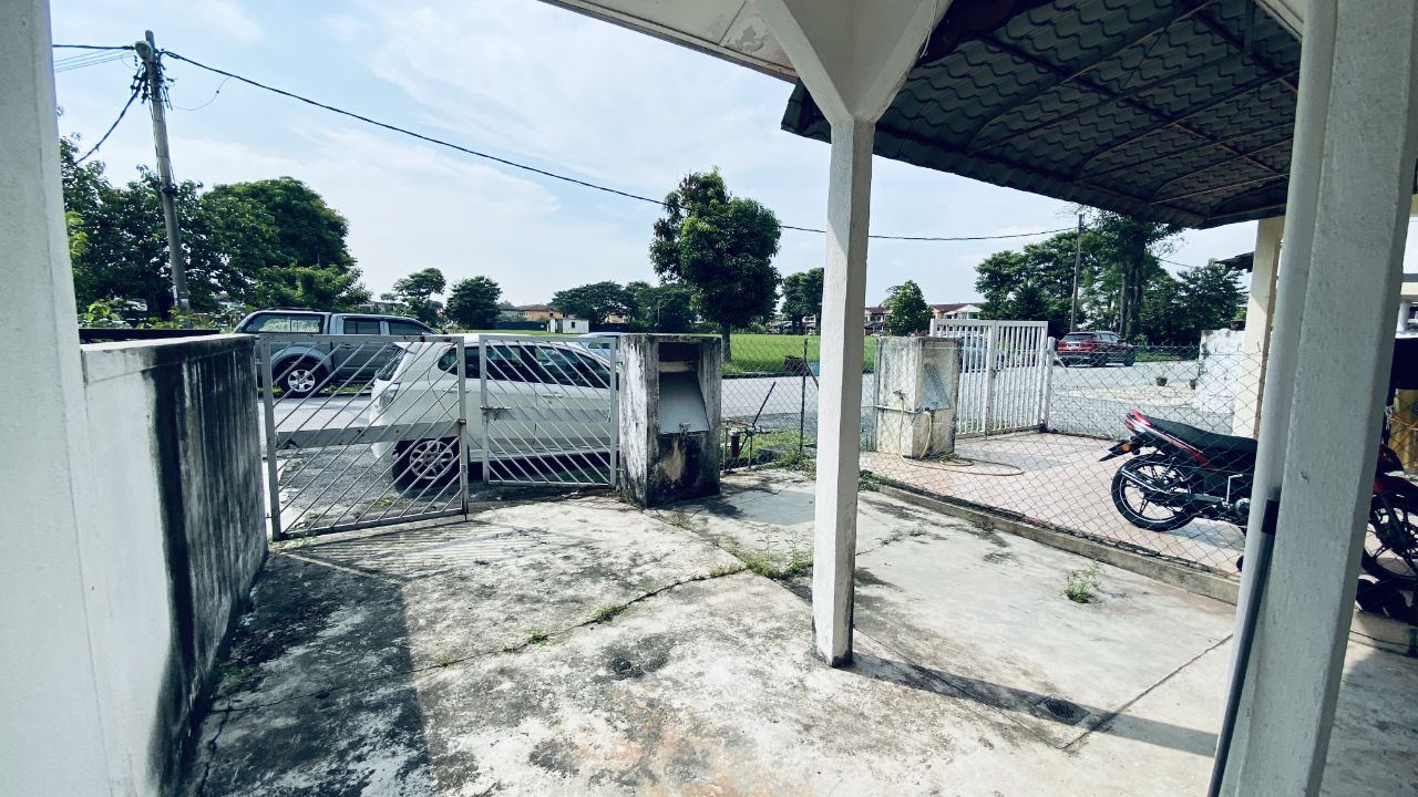 FACING FIELD 2Sty House Sungai Keramat Klang Utama - photo 4