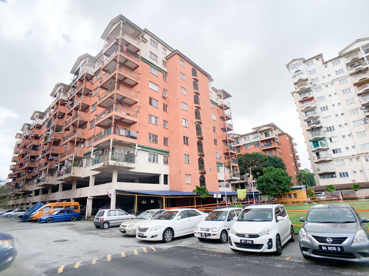 Blok B  Golden Villa Apartment Taman Sejahtera - photo 2